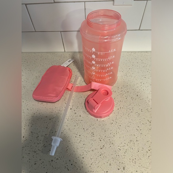 Waterbottle with pocket and straw. Count down all day lines! - Picture 3 of 4